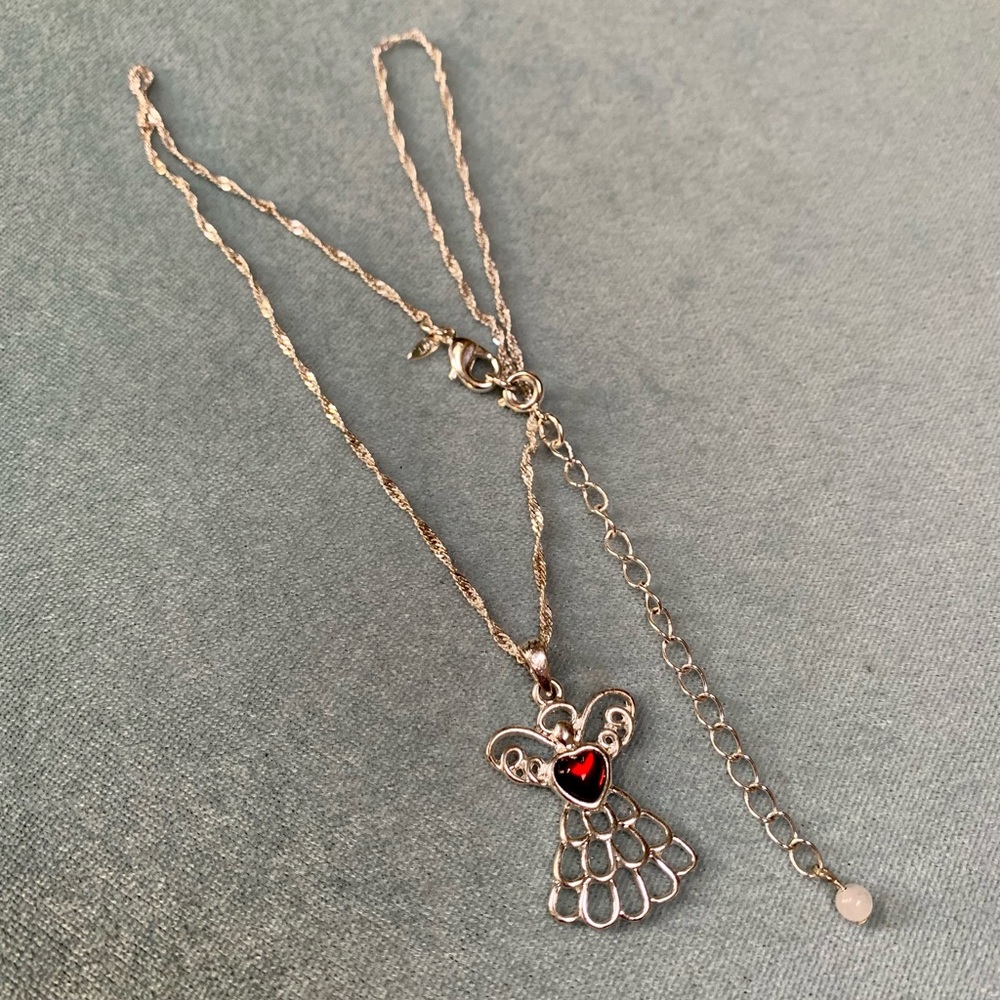 🎁FREE with $10 Purchase Vintage Avon Angel Birthstone January Heart Necklace - Picture 6 of 6